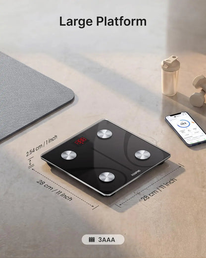Black digital scale on a light surface with dimensions and battery information displayed.