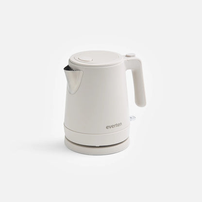White electric kettle with 'everten' branding on a white background
