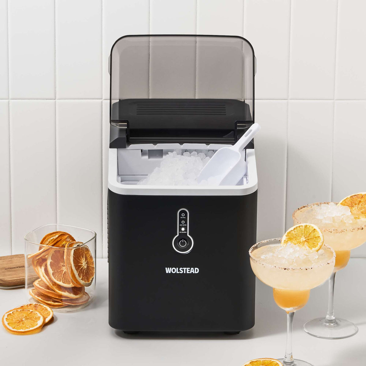 Wolstead Crystal Nugget Ice Maker making nugget ice for drinks
