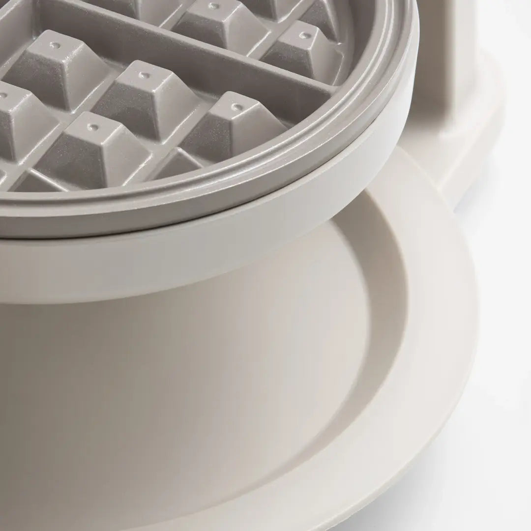 Everten 4-Slice Round Belgian Waffle Maker – Warm Grey | Rotating Plates
