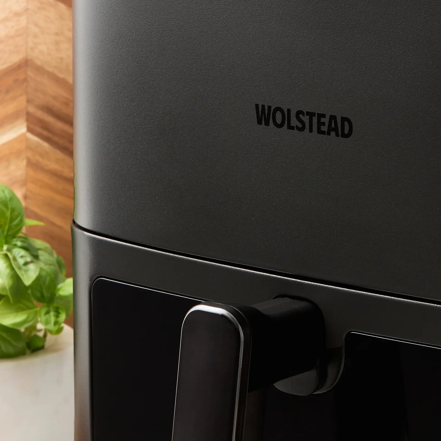Wolstead Swift Air Fryer Ceramax non-stick crisping tray
