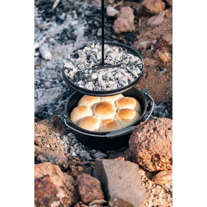 Wildtrak camp oven flanged lid detail